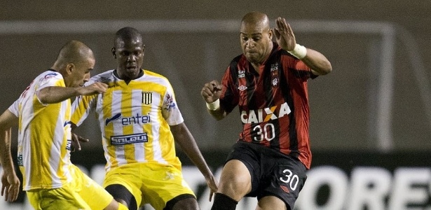 Doentes por Futebol - Resquício 🌪 Adriano tem um gol marcado pelo  Athletico na Libertadores em 2014. Foi a penúltima chance dele no futebol.  Depois partiu para o Miami United.