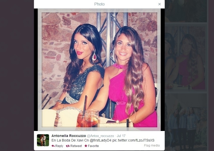 Antonella (d) e Daniella postavam frequentemente fotos de suas atividades em Barcelona: de aulas de zumba a passeios, passando pelos eventos sociais com os maridos - Reprodução/Twitter