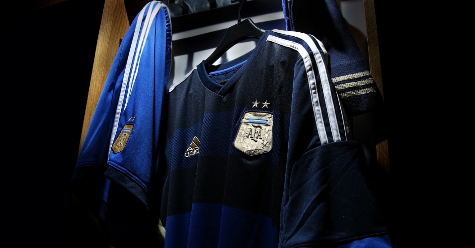 Detalhes da segunda camiseta da seleção da Argentina para a Copa do Mundo