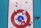 Momento pastelão: Russo do curling cai de cara no chão - Reprodução
