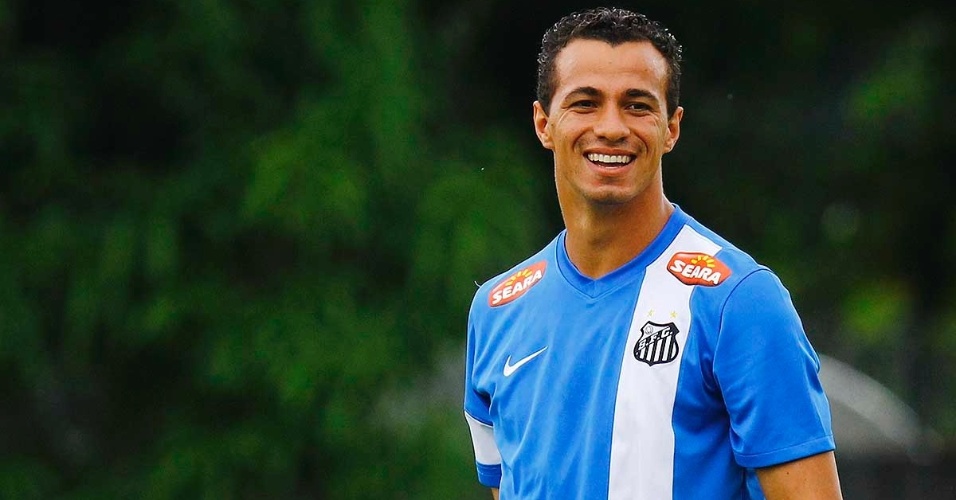 Leandro Damião está garantido como titular do Santos no duelo contra o Penapolense neste domingo