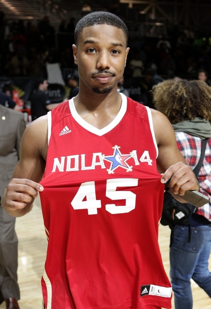 14.fev.2014 - O ator Michael B. Jordan atuou no Jogo das Celebridades do All-Star Game com o número 45, o único número que Michael Jordan usou na NBA além do 23 - Leon Bennett/Getty Images/AFP