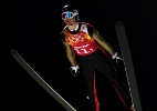 Eles são loucos: voam mais de 130 m no esporte mais assustador da Olimpíada - AFP PHOTO / JOHN MACDOUGALL