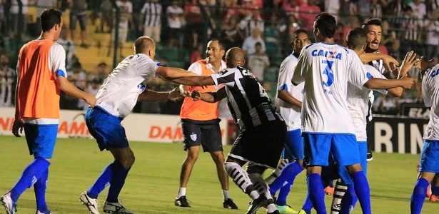 Jogadores de Avaí Figueirense protagonizaram briga generalizada no clássico de fevereiro