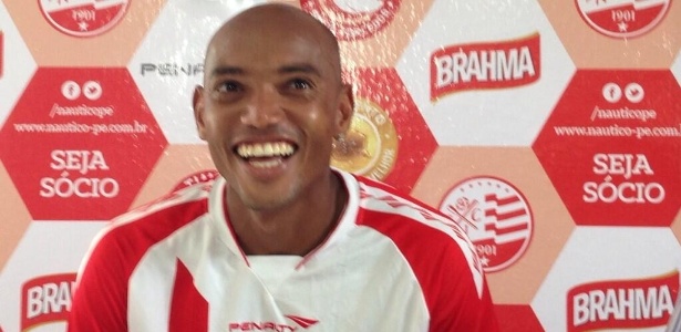 O zagueiro Luiz Alberto deverá reestrear após se recuperar de uma grave lesão no joelho - Reprodução/Twitter oficial do Náutico