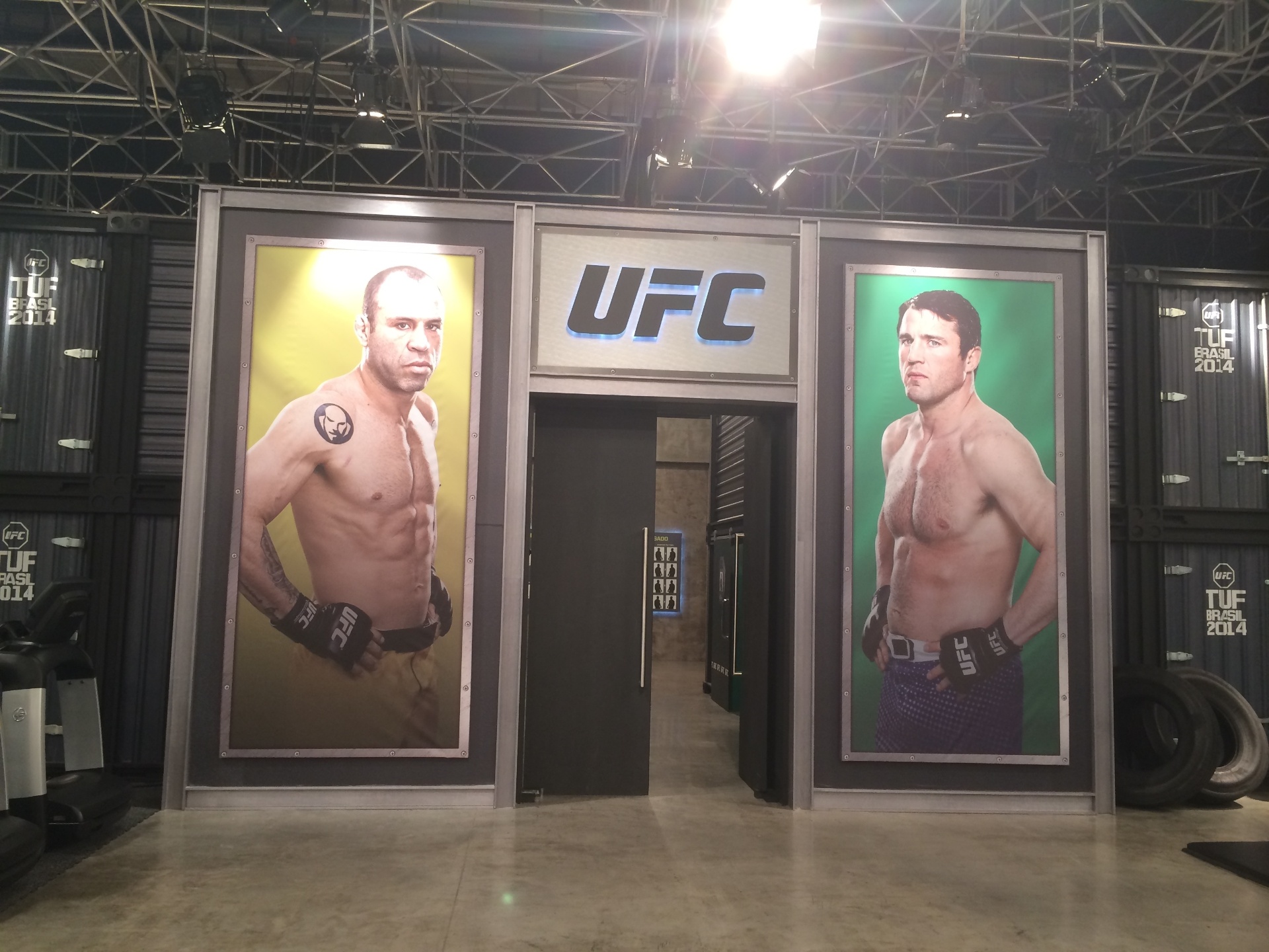 Fotos dos treinadores desta edição do TUF Brasil, Wanderlei Silva e Chael Sonnen, na academia que receberá o programa - Jorge Corrêa/UOL