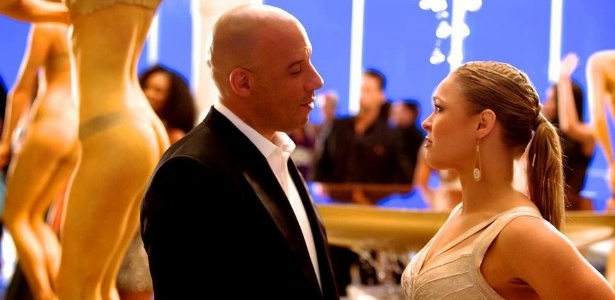 Ronda Rousey e Vin Diesel em cena do filme "Velozes e Furiosos 7" - Divulgação