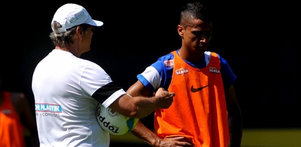 Cícero e Damião estão recuperado de lesões e voltam ao time contra o Sport na Vila Belmiro - Divulgação/Santos FC