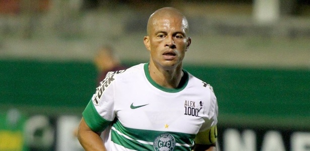 Meia Alex marcou novamente e chegou ao 63º gol pelo Coritiba, em jogos oficiais - Divulgação/Coritiba