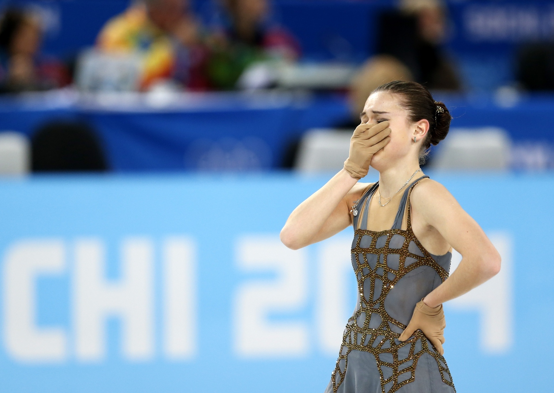 A russa Adelina Sotnikova chora ao receber os aplausos da torcida de seu país nos Jogos Olímpicos de Sochi, após apresentação que valeu medalha de ouro - Xinhua/Wang Lili