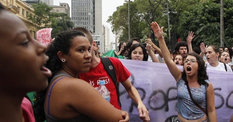 22. fev. 2014 - Protesto contra a Copa do Mundo toma ruas de São Paulo