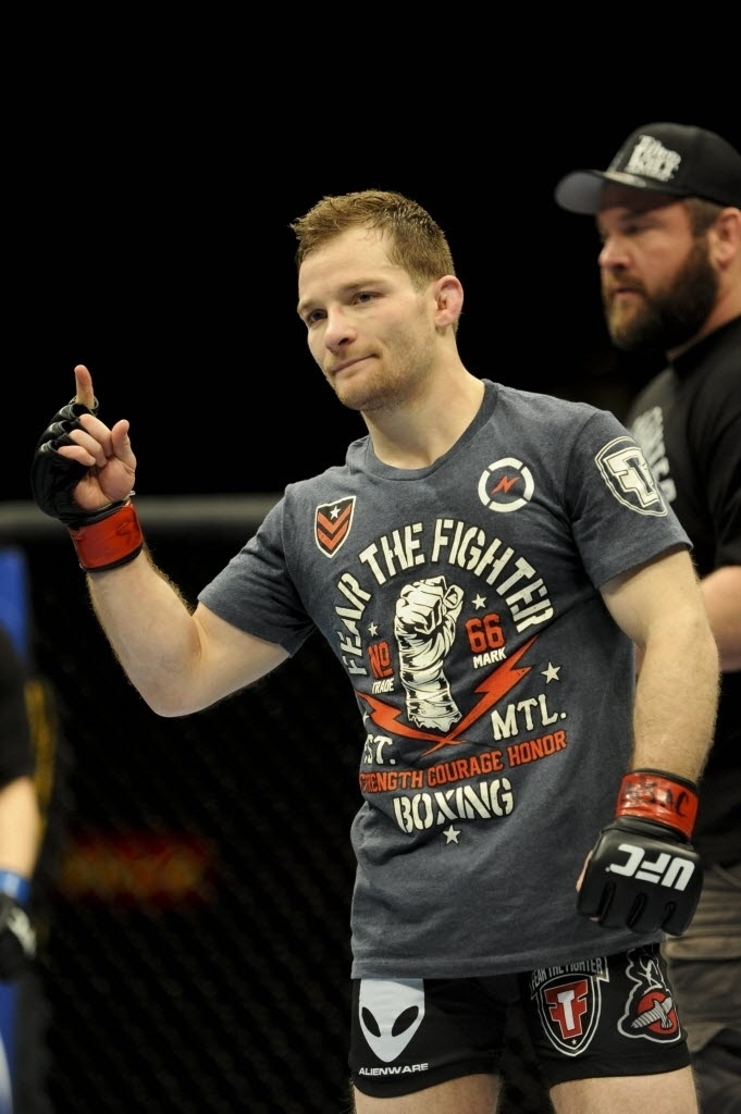22.fev.2014 - Zach Makovsky comemora a vitória sobre Josh Sampo no UFC 170 - Stephen R. Sylvanie/USA Today Sports