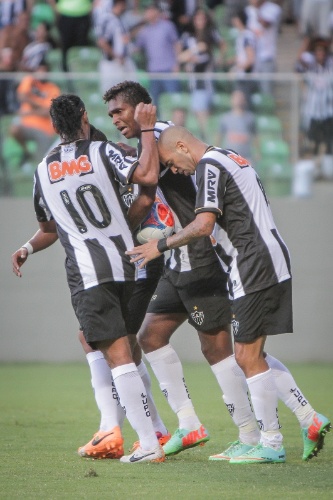 23. fev. 2014 - Jogadores do Atlético-MG comemoram gol contra o América, pelo Campeonato Mineiro