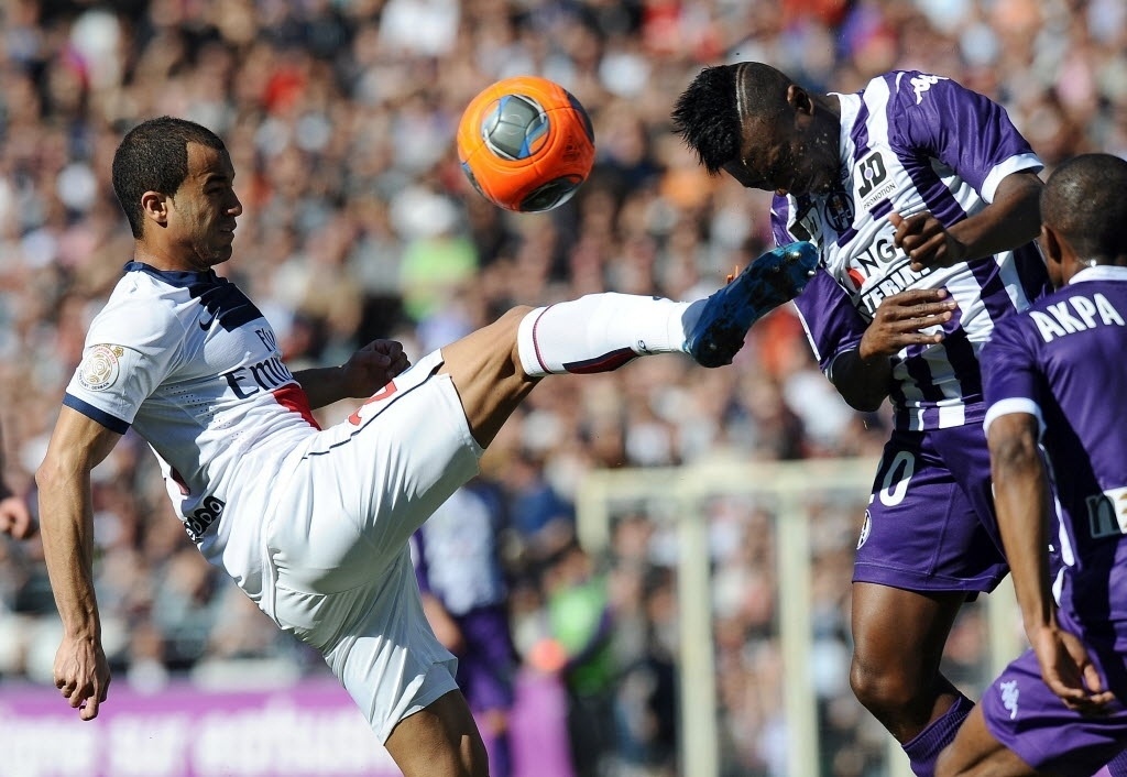 Lucas foi titular neste domingo, pelo Campeonato Francês. Seu time, o PSG, bateu o Toulouse por 4 a 2, neste domingo - AFP