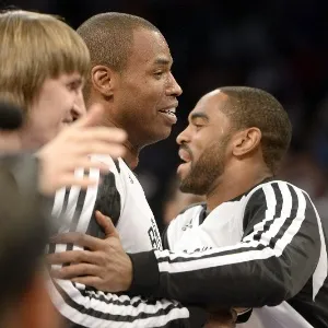 23.02.2014 - Os Lakers perderam mais uma partida nesta temporada da NBA, desta vez para os Nets por 108 a 102. Mas muito mais valioso do que o resultado foi o retorno de Jason Collins às quadras, que atuou pela primeira vez após se tornar o primeiro jogador de basquete a se declarar publicamente ser homossexual - undefined