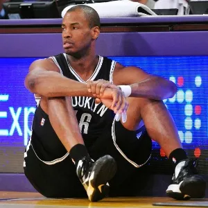 23.02.2014 - Os Lakers perderam mais uma partida nesta temporada da NBA, desta vez para os Nets por 108 a 102. Mas muito mais valioso do que o resultado foi o retorno de Jason Collins às quadras, que atuou pela primeira vez após se tornar o primeiro jogador de basquete a se declarar publicamente ser homossexual - undefined