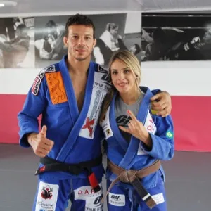 O relacionamento com o mestre e lutador Eduardo Santoro, o Português, foi o empurrãozinho para Syang entrar com tudo no jiu-jítsu - Reinaldo Canato/UOL