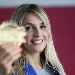 Syang conquistou a medalha de ouro no Europeu de jiu-jítsu, na categoria máster, para lutadoras de mais de 30 anos. Ela tem 40. - Reinaldo Canato/UOL
