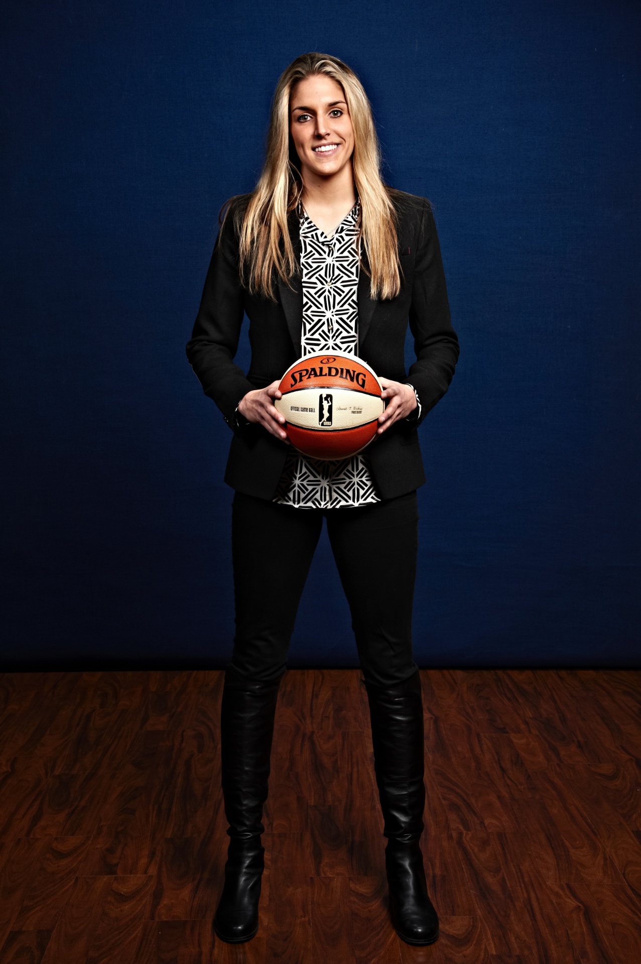 13.fev.2013 - Elena Delle Donne, jogadora de basquete do Chicago Sky, posa em ensaio fotográfico durante o fim de semana do All Star Game da NBA - Jennifer Pottheiser/NBAE via Getty Images