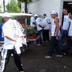 jaqueta torcida jovem santos