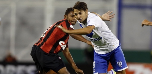 Mauro Zarate acumula três passagens pelo Vélez e agora defenderá o Boca - Enrique Marcarian/REUTERS