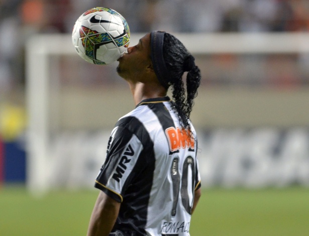 A camisa 10 do Atlético-MG está vaga desde a saída do Ronaldinho, em julho do ano passado - AFP PHOTO / Douglas MAGNO