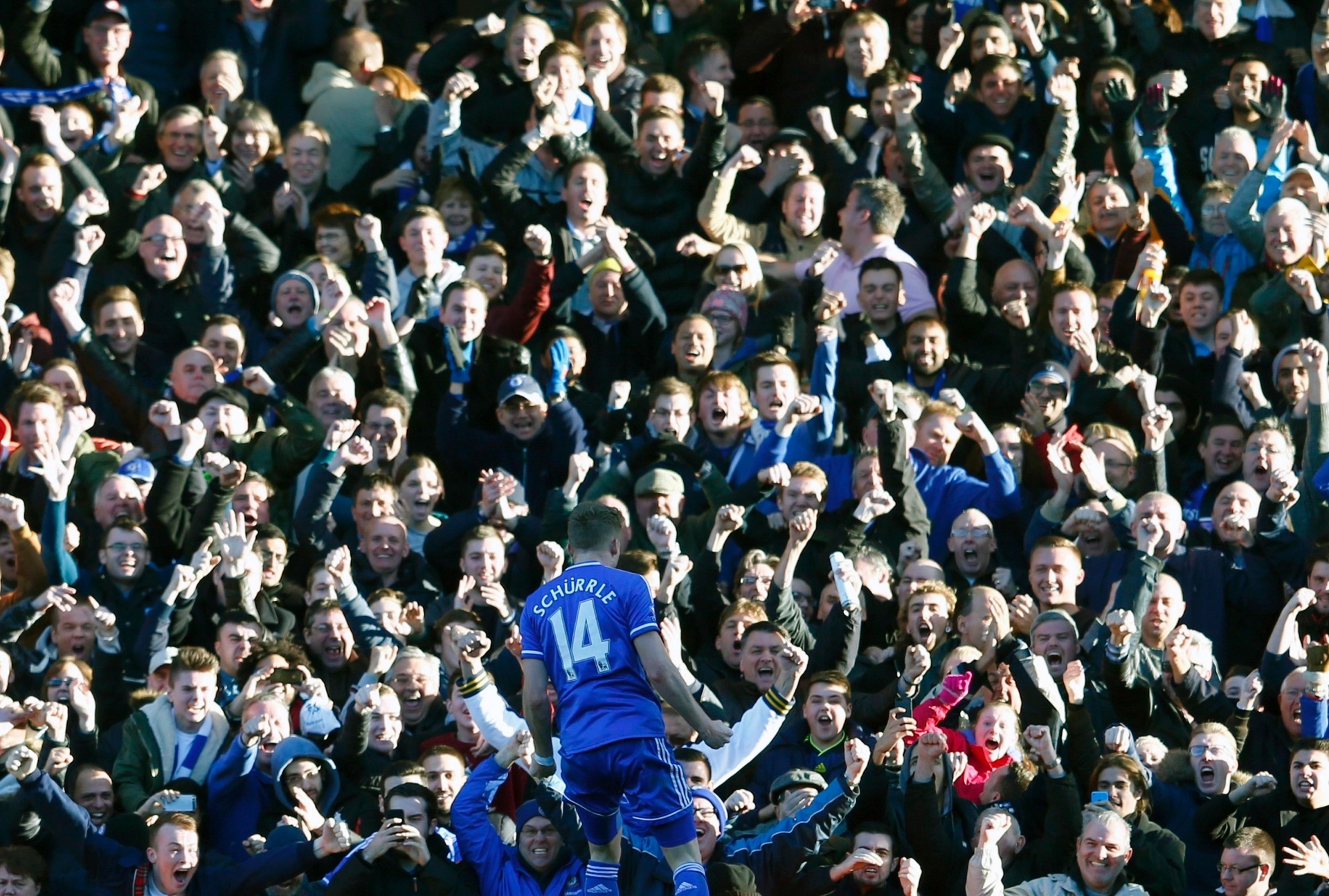 01.03.14 - Andre Schürrle comemora um dos seus três gols na vitória do Chelsea sobre o Fulham por 3 a 1 - REUTERS/Eddie Keogh
