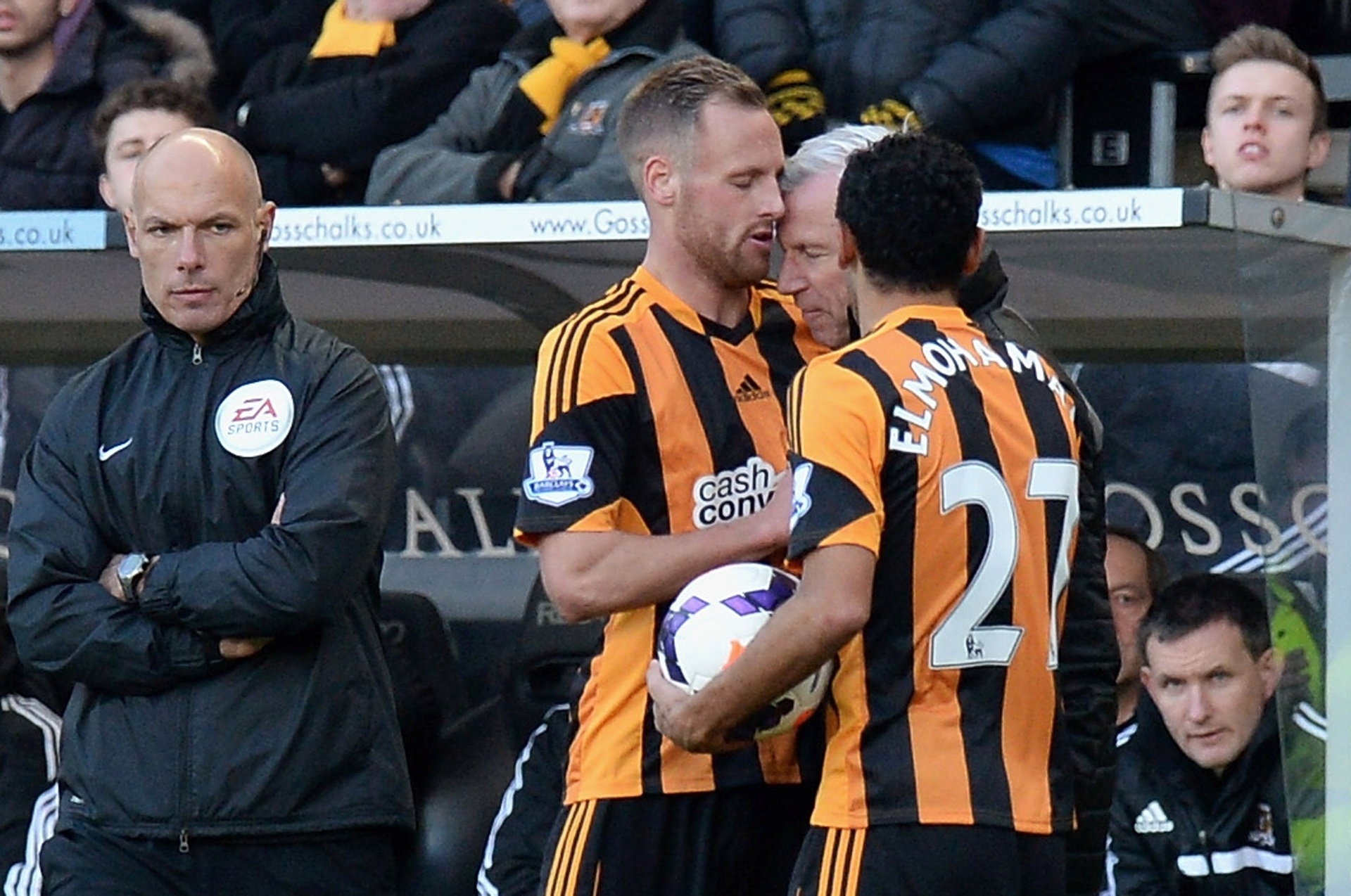 01.03.14 - David Meyler, do Hull City, é acertado pelo técnico Alan Pardew, do Newcastle, em partida do Campeonato Inglês - Tony Marshall/Getty Images
