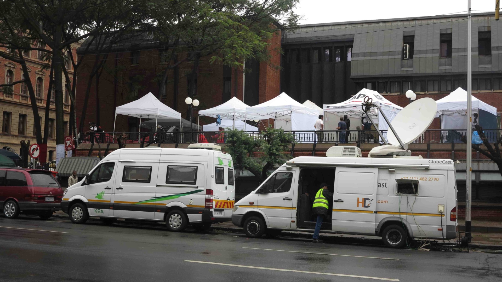 Jornalistas aguardam julgamento de Pistorius, em Pretória, na África do Sul