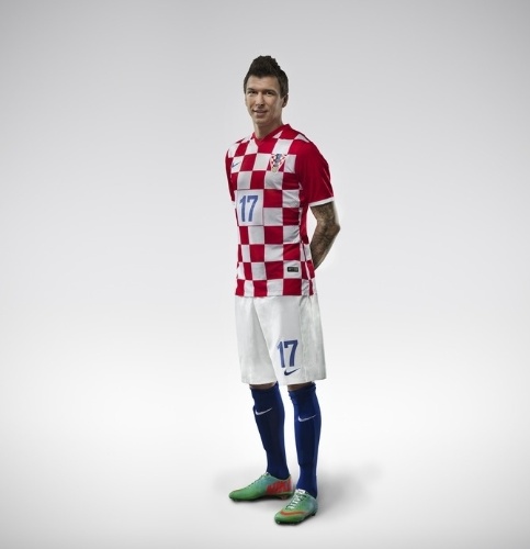 04.03.14 - Camisa quadriculada da Croácia deve aparecer no jogo de abertura da Copa do Mundo, contra o Brasil, em São Paulo