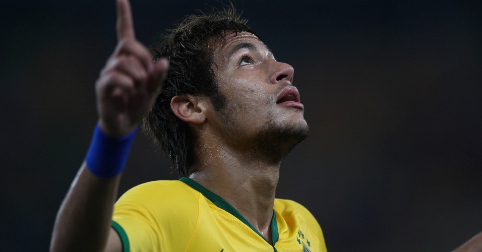 05.mar.2014 - Neymar comemora após marcar o segundo do Brasil no amistoso contra a África do Sul