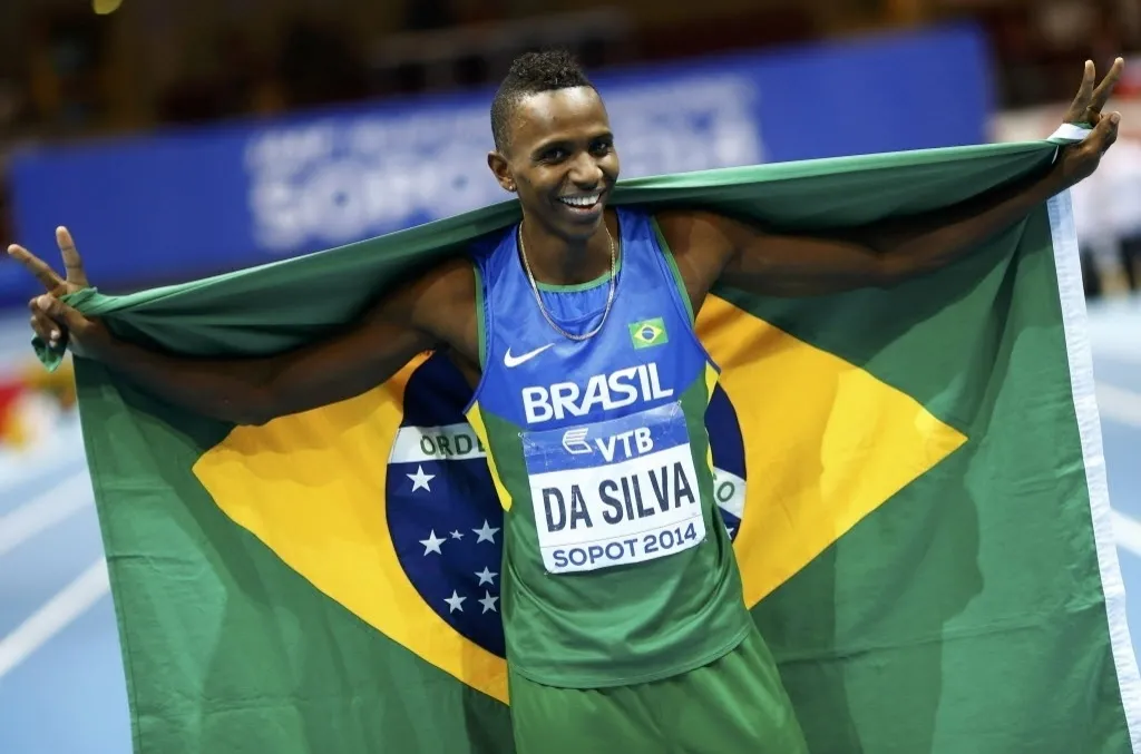 08.mar.2014 - Duda comemora após conquistar a medalha de ouro no salto em distância na Polônia. O bicampeonato mundial indoor veio no último salto - KAI PFAFFENBACH/Reuters