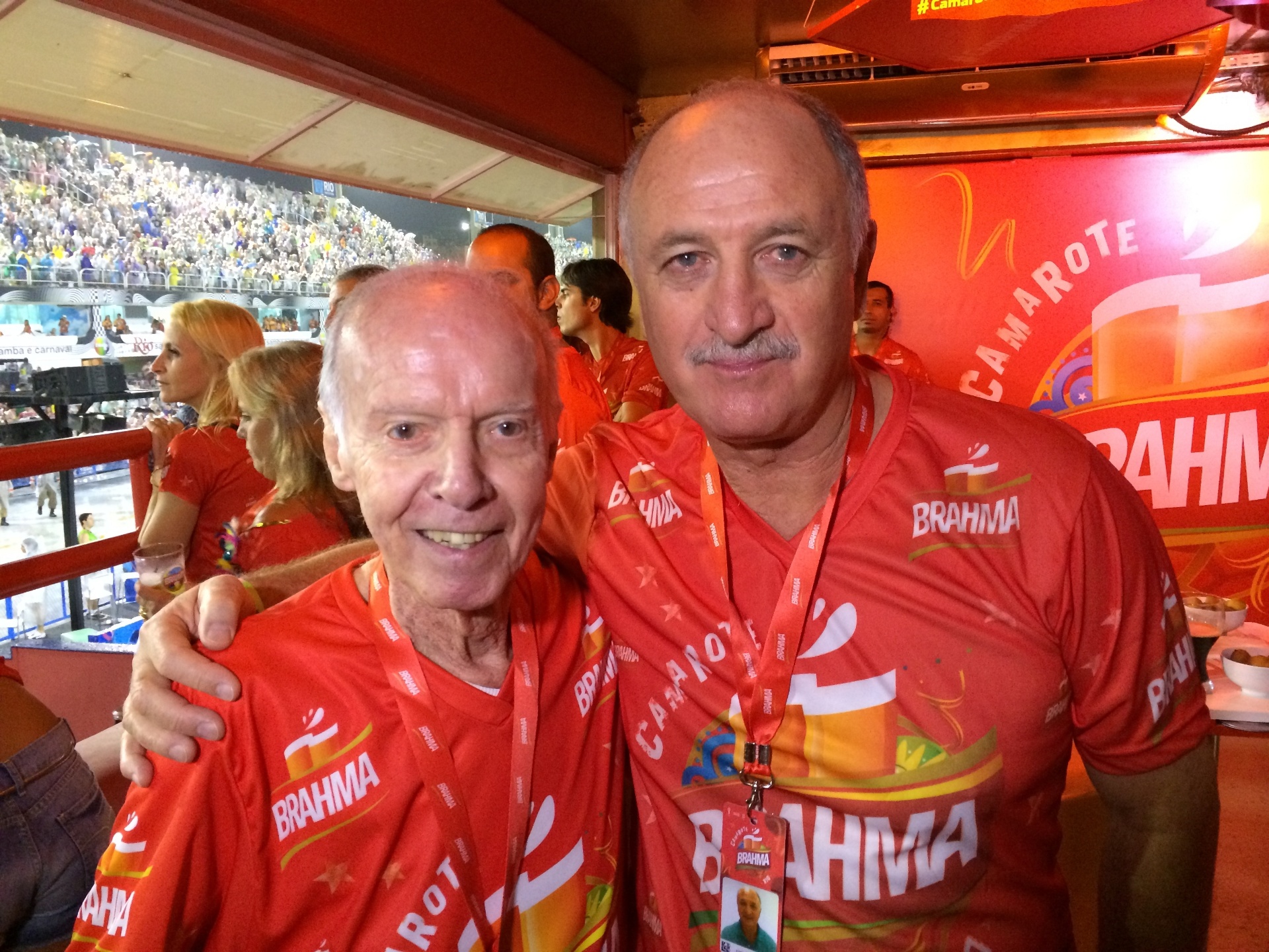 08.mar.2014 - Técnico da seleção brasileira, Luiz Felipe Scolari, ao lado de Zagallo no desfile das campeãs do Rio de Janeiro - Pedro Ivo Almeida/UOL