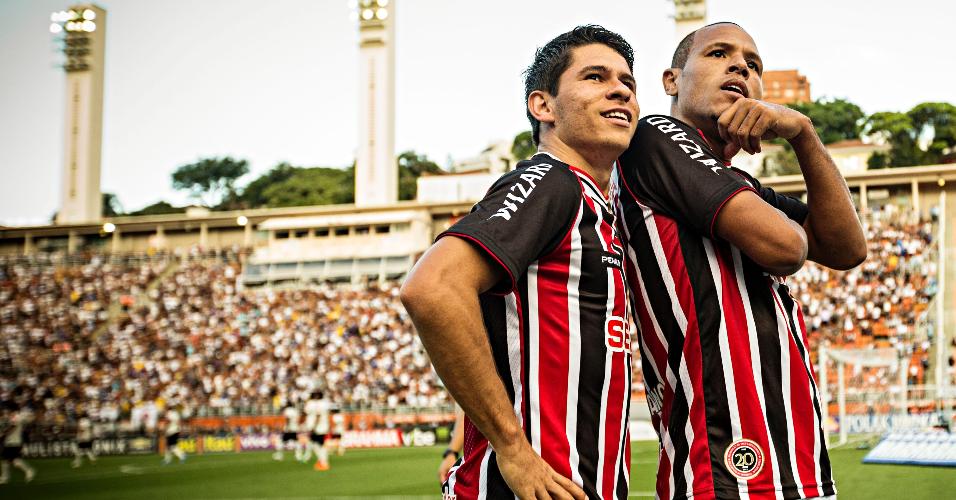 09/03/2014 - Luis Fabiano e Osvaldo comemoram o segundo gol do São Paulo na vitória contra o Corinthians 