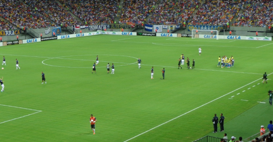 09.mar.2014 - A partida inaugural foi entre Nacional e Remo, pelas quartas de final da Copa Verde. O resultado foi 2 a 2