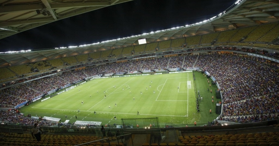 09.mar.2014 - A partida inaugural foi entre Nacional e Remo, pelas quartas de final da Copa Verde. O resultado foi 2 a 2
