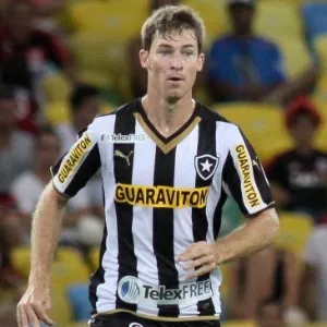 09.mar.2014 - Bolatti domina a bola durante jogo contra o Flamengo no Maracanã - Luciano Belford/SSPress