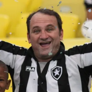 09.mar.2014 - Torcida do Botafogo faz festa antes de jogo contra o Flamengo no Maracanã - Luciano Belford/SSPress