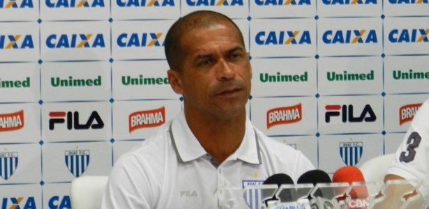 O técnico Pingo elogiou a evolução do time avaiano no hexagonal após goleada de domingo - Divulgação / site oficial do Avaí