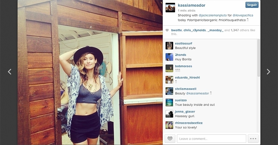 Kassia Meador aprendeu a surfar aos 14 anos; a bela atleta tem mais de 40 mil seguidores no Instagram