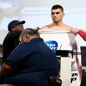 14.03.14 - Kelvin Gastelum conseguiu bater a marca para a luta contra Rick Story - Josh Hedges/Zuffa LLC/Zuffa LLC