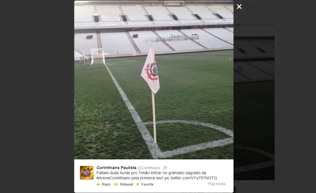 15.mar.2014 - Gramado do Itaquerão, apesar de alguns buracos, já está pronto para receber o primeiro treino do Corinthians no local - Reprodução/Twitter