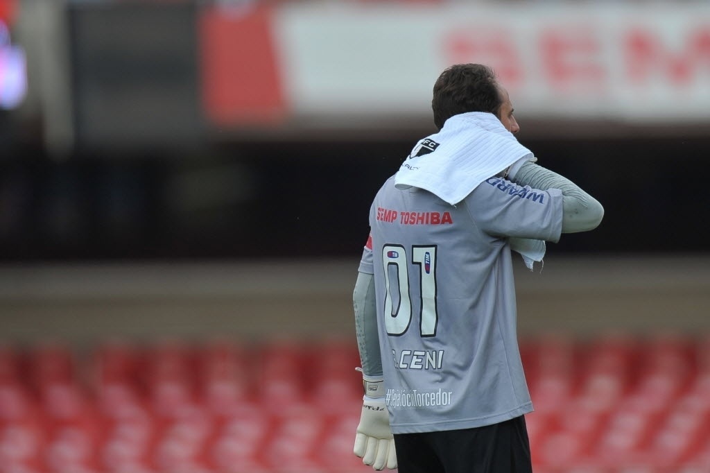 16.03.14 - Rogério Ceni se prepara para duelo entre São Paulo e Ituano pelo Campeonato Paulista - Reinaldo Canato/UOL
