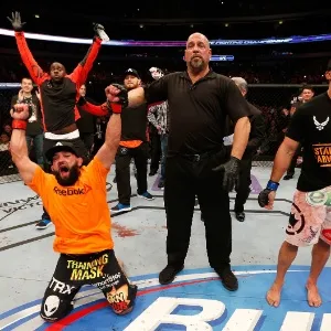 16.04.2014 - Johny Hendricks vibra ao ser anunciado como novo campeão dos meio-médios do UFC - Josh Hedges/Zuffa LLC