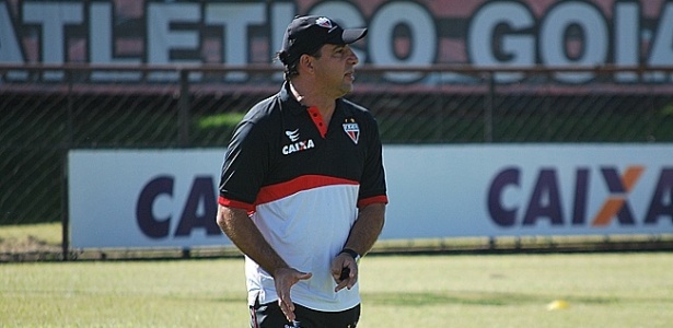 O técnico Marcelo Martelotte estava eufórico com a conquista do Campeonato Goiano - Site oficial do Atlético-GO