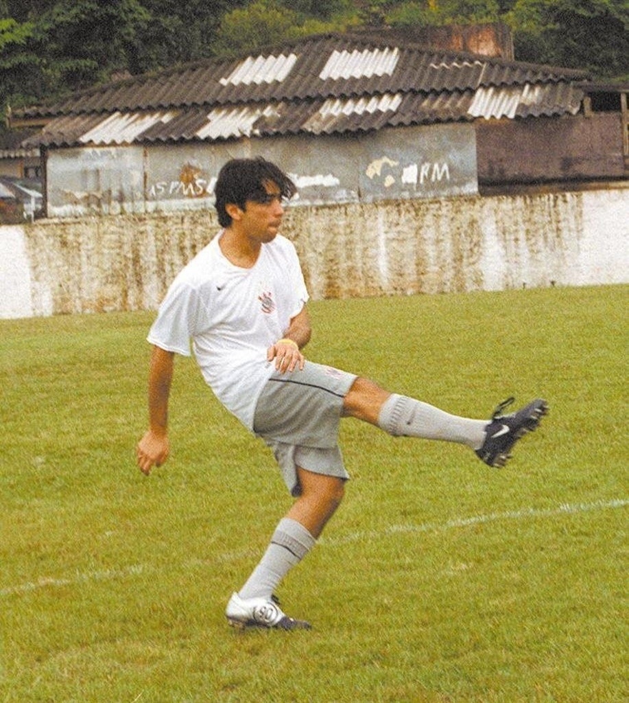 Kia usava roupas corintianas para jogar peladas no Brasil - Marcio Sillane/Folhapress