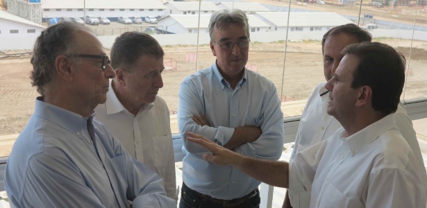 Pref. Eduardo Paes (dir.) conversa com representantes do COI e Nuzman no Parque Olímpico