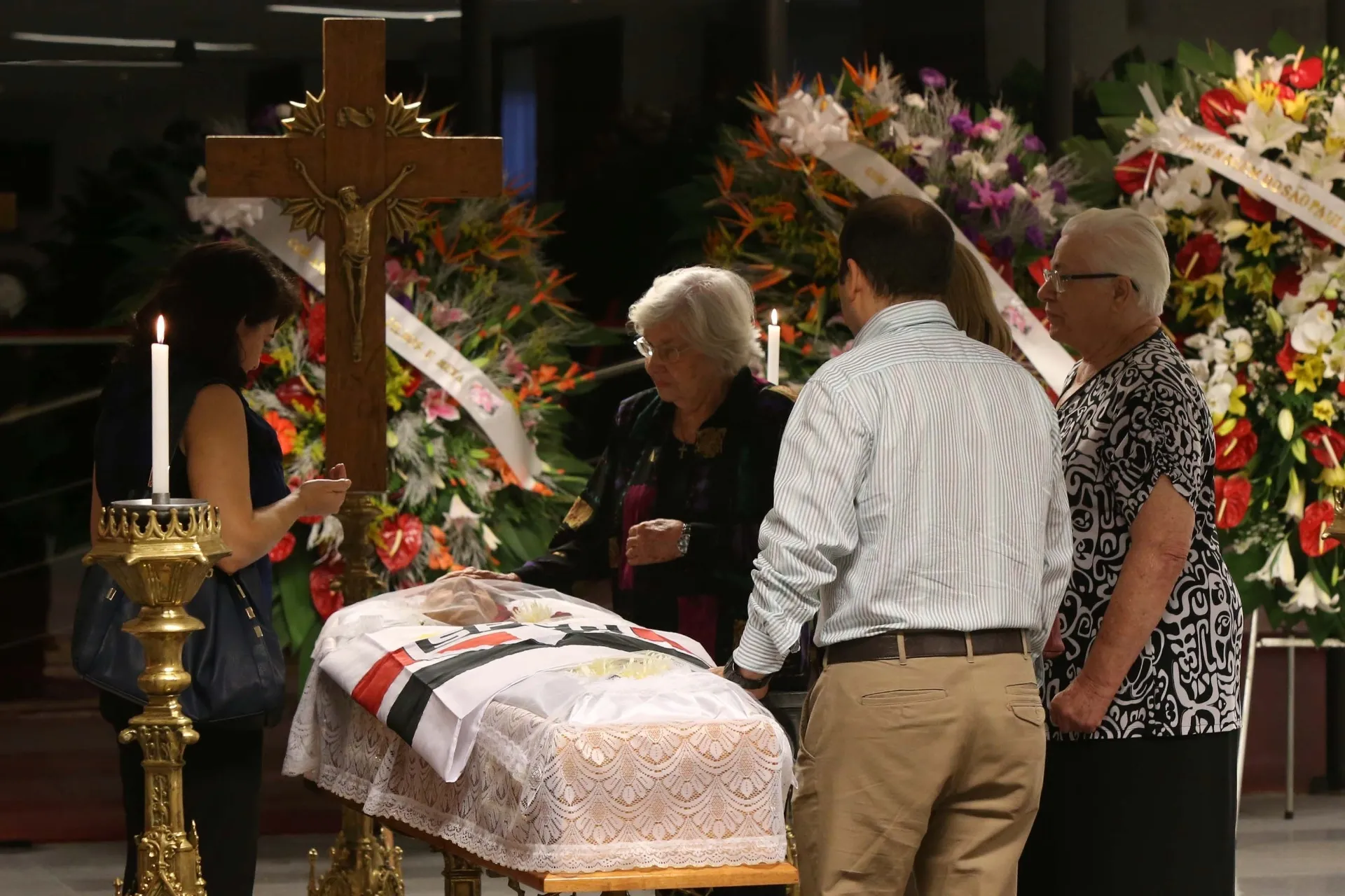 Velório do ex-jogador da seleção brasileira Bellini, 83 anos, no Salão Nobre do Estádio do Morumbi em São Paulo, SP, nesta sexta-feira (21). Ele morreu nesta quinta-feira em decorrência de complicações causadas por parada cardíaca. Bellini foi capitão na conquista da Copa do Mundo de 1958 - undefined
