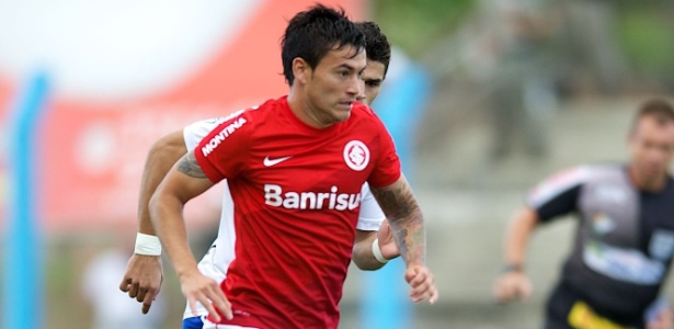 Chileno Aránguiz marcou duas vezes na vitória do Internacional diante do Cruzeiro-RS - Alexandre Lops/AI Inter Divulgação