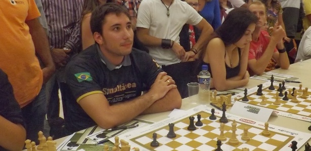 Escândalo no xadrez: melhor jogador do mundo acusa adversário de batota e  recusa-se a jogar – Observador